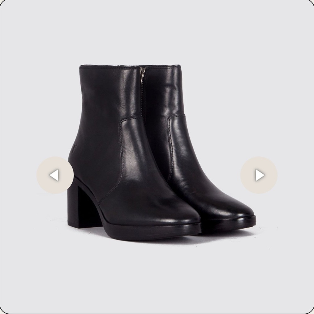 Frye Joan Campus Short Boot
